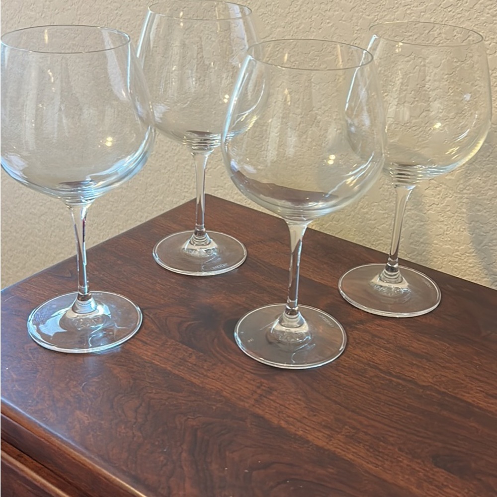 Oneida Large wine glasses - set of 4